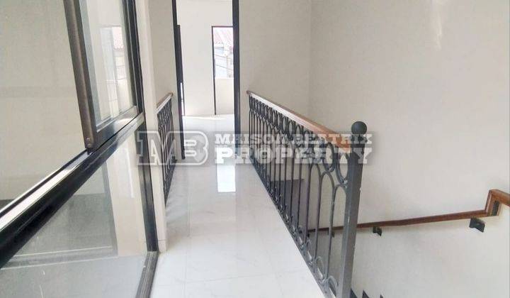  Rumah Baru 2 Lantai Modern Classic Lokasi Nyaman Dan Strategis  2