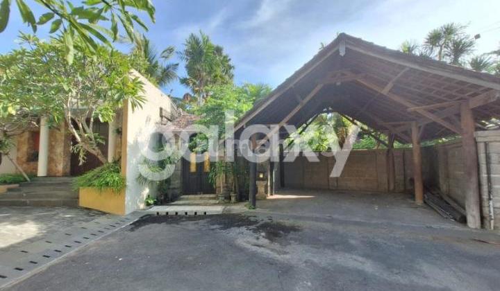 Bonus Land with Building in Petitenget, Badung, Bali