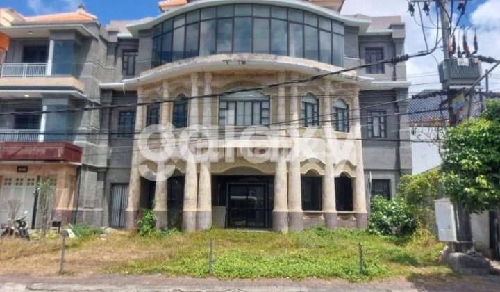 Gedung Strategis 3 Lantai Lokasi Premium di Tukad Unda Renon Denpasar, Bali