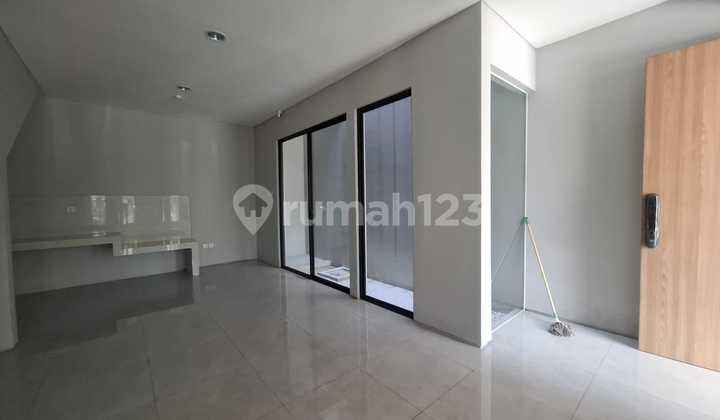 For Sale 2-Story House Flood-Free and Move-in Ready 2