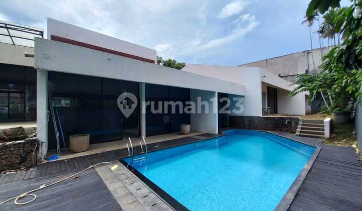 ******** Kolam Renang ********. Dan Belakang Di Menteng Dàlam J̌akaŕta Selatan ******** Kolam Renang ********. Dan Belakang Di Menteng Dàlam J̌akaŕta Selatan