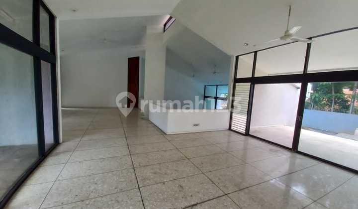 ******** Kolam Renang ********. Dan Belakang Di Menteng Dàlam J̌akaŕta Selatan 2