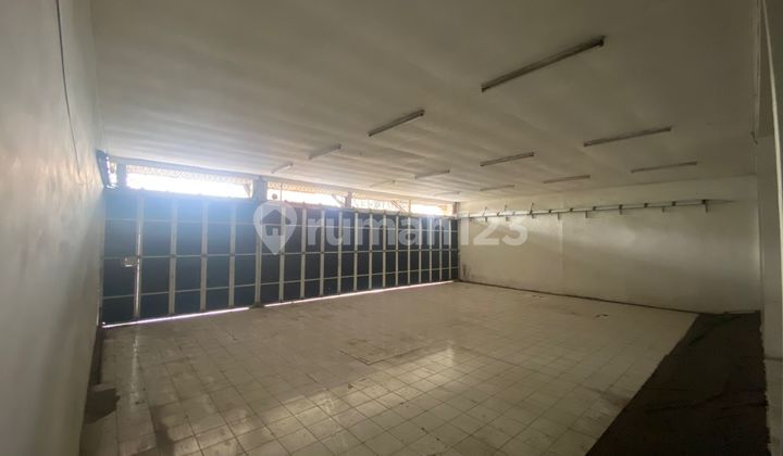 Single-Storey Shophouse on Sultan Agung Street, Bekasi 2
