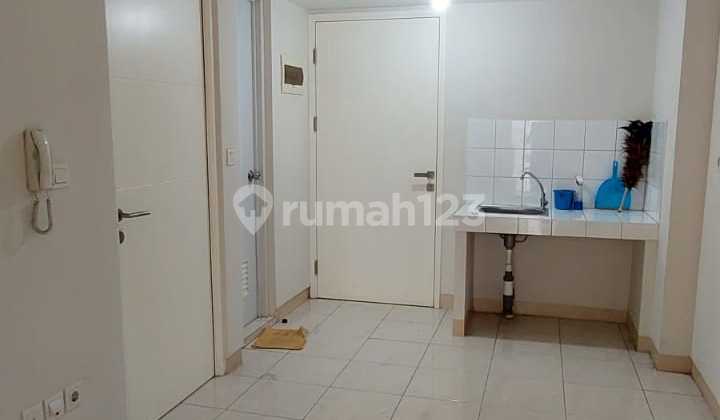 For Sale: Nice Apartment in Springlake, Azzola Tower 10th Floor, Summarecon Bekasi