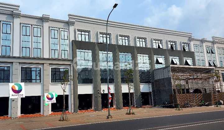4-Story Shop House Near Toll Access Close to Shopping Center Ready to Occupy in Sedayu City Kelapa Gading, North Jakarta