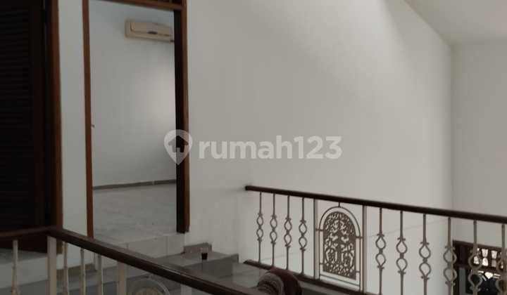 Disewakan Rumah Bagus 2lantai di Komplek Gudang Peluru Jakarta Selatan 4