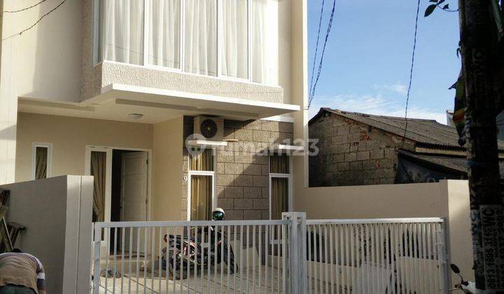 Rumah 2 Lantai Bagus Furnished SHM di Jati Rasa, Bekasi 1