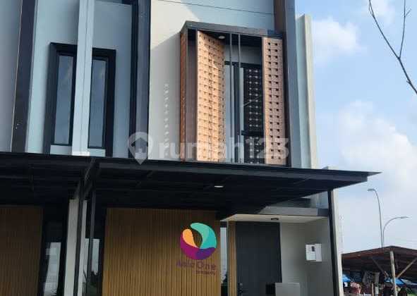 Rumah 2 Lantai SHM Dekat Akses Tol Dekat Akses Pelabuhan Siap Huni di Mahakam Signature Jakarta Garden City, Jakarta Timur