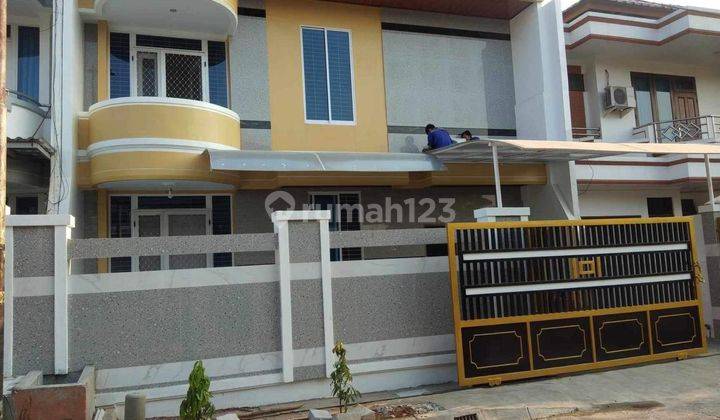 Rumah 2 Lantai Bagus Semi Furnished SHM di Taman Modern, Jakarta Timur