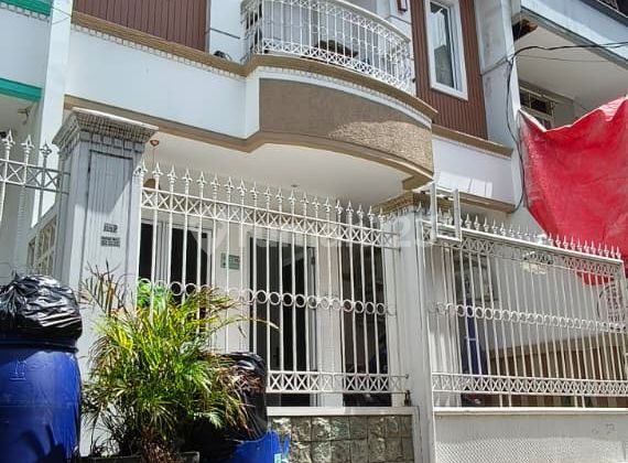 4-Story Boarding House with SHM Near Shopping Center in Tanjung Duren, West Jakarta 2