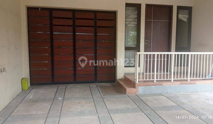 Rumah 2 Lantai Bagus Furnished di Villa Meutia Kirana, Bekasi 2