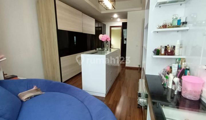 Apartement The Kensington Royal Suites 2 BR Semi Furnished Bagus 2