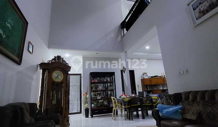 Rumah 2 Lantai SHM Dekat Pusat Perbelanjaan di Kelapa Gading, Jakarta Utara