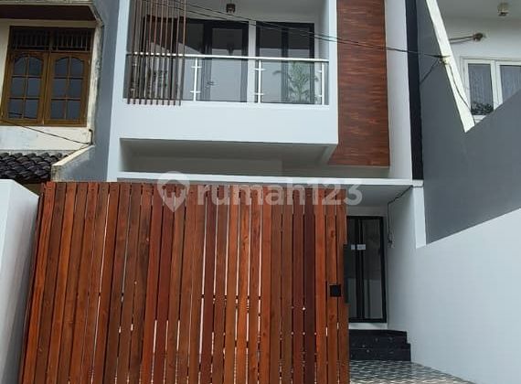 Rumah 2 Lantai SHM Siap Huni Baru Design Scandinavian di Pondok Kelapa Dalam Komplek, Jakarta Timur