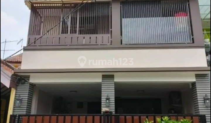 Rumah 3 Lantai Bagus SHM di Kemang Pratama 2, Bekasi 1