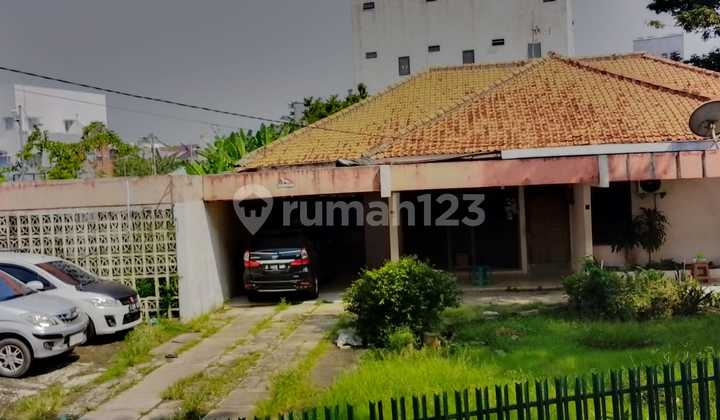 Old Land and House with SHM Near City Bus Access on Kartini Street, Bekasi Old Land and House with SHM Near City Bus Access on Kartini Street, Bekasi