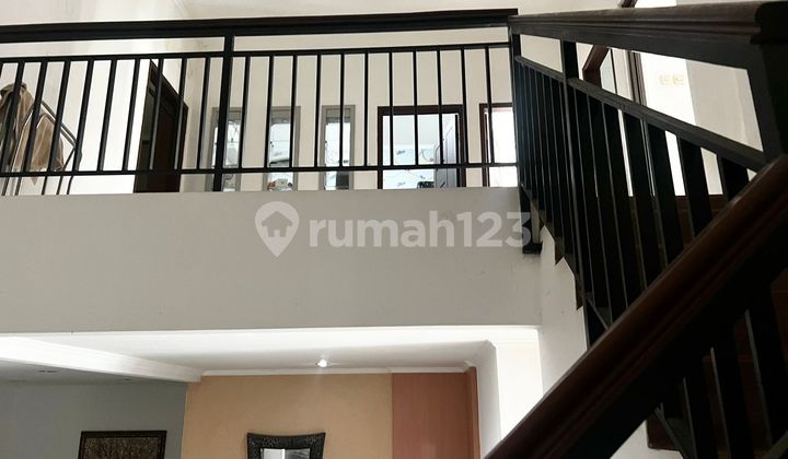 Rumah 2 Lantai SHM Siap Huni di Bulevar Hijau Harapan Indah, Bekasi