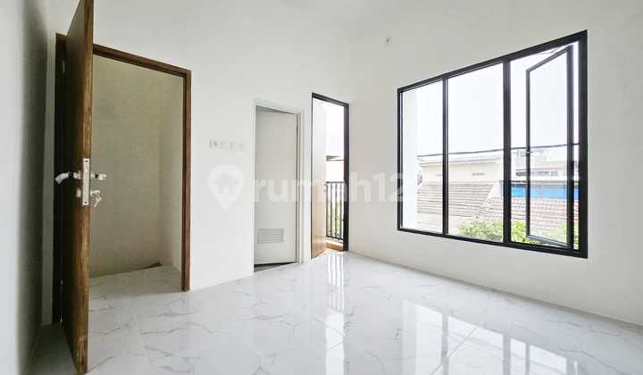 Rumah Modern Minimalis - 2 Lantai Unit Siap Huni, Posisi Strategis & Bebas Banjir Rumah Modern Minimalis - 2 Lantai Unit Siap Huni, Posisi Strategis & Bebas Banjir