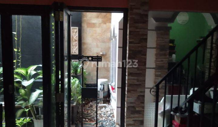 Rumah 2 Lantai Sudah Renovasi Furnished di Perumnas 1 Kranji, Bekasi 8