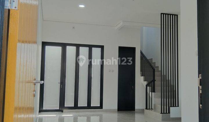 Dijual Rumah 2 Lantai di Dukuh Zamrud, Mustika Jaya, Bekasi 2