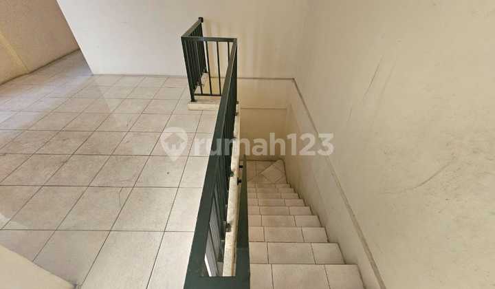 Quick sale: Terraced Shophouse in Harapan Indah, Bekasi Quick sale: Terraced Shophouse in Harapan Indah, Bekasi