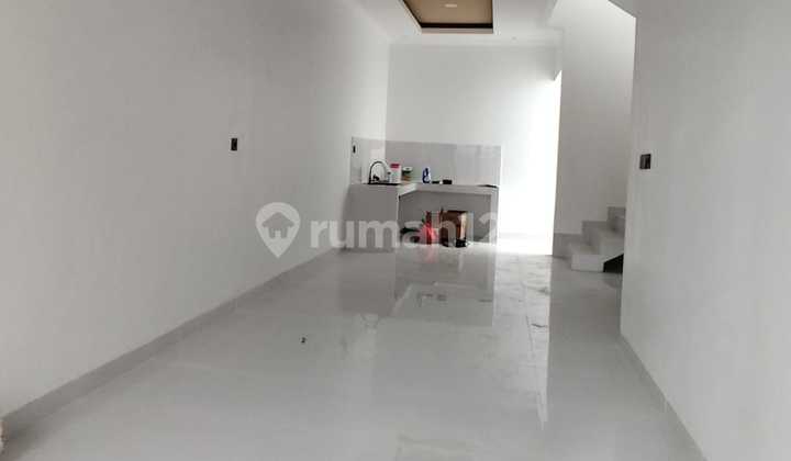 Dijual Rumah di Taman Harapan Baru 2