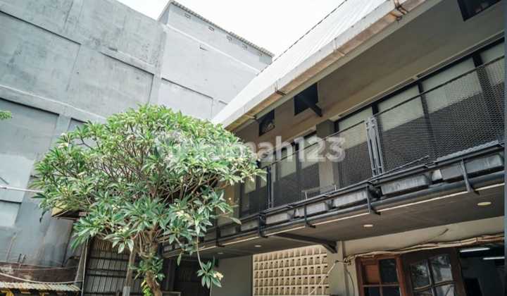 Dijual Workshop Bagus, Harga Murah, Jarang ada di Jl Pegangsaan Dua, Kontainer 40feet, Jakarta Utara