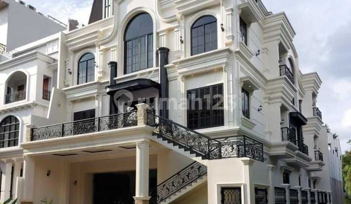 Rumah Mewah Bergaya Amerika Klasik  Hook Position Dalam Townhouse 