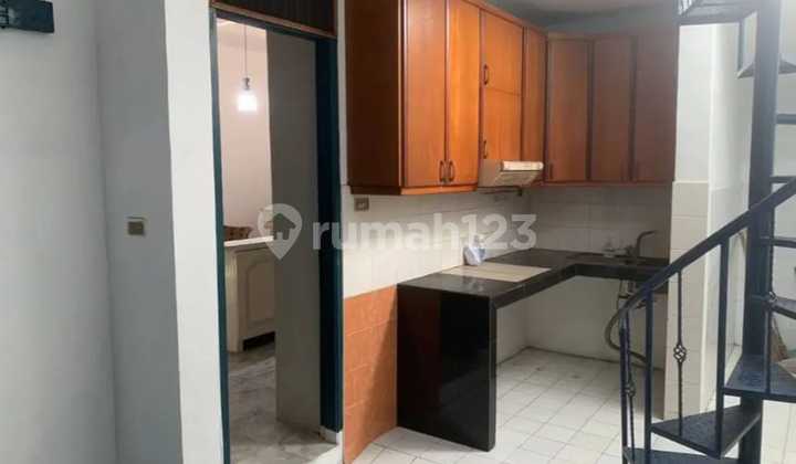 Disewakan Rumah 2 lantai Semi Furnish di dekat Rawamangun 2