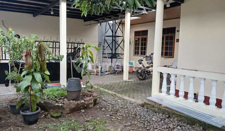 For Quick Sale: Depok House 1 unit, suitable for boarding house or residence. 2