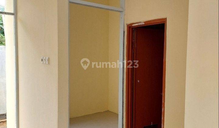 Rumah masa depan, dekat Stasiun dan Pintu tol.  7