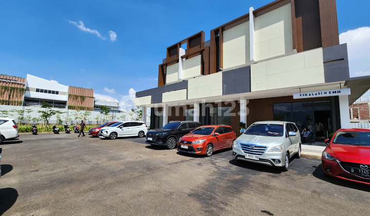 For Sale: Strategic Location Commercial Shop House 1