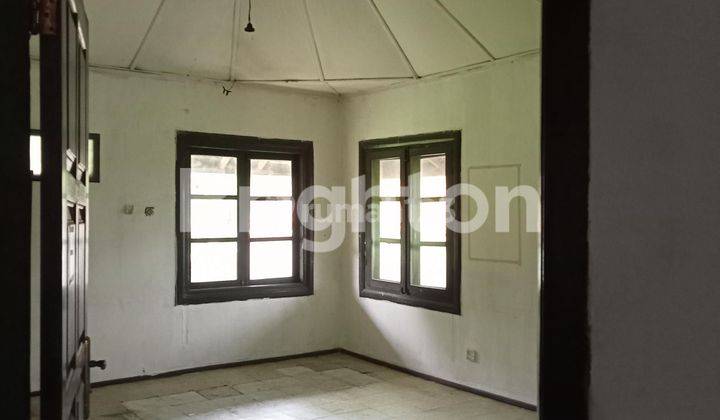 RUMAH BANGUNAN BELANDA  MASIH TERAWAT DAN APIK, COCOK UNTUK CAFE ATAU GUEST HOUSE ,LOKASI GOMBEL LAMA SEMARANG 2