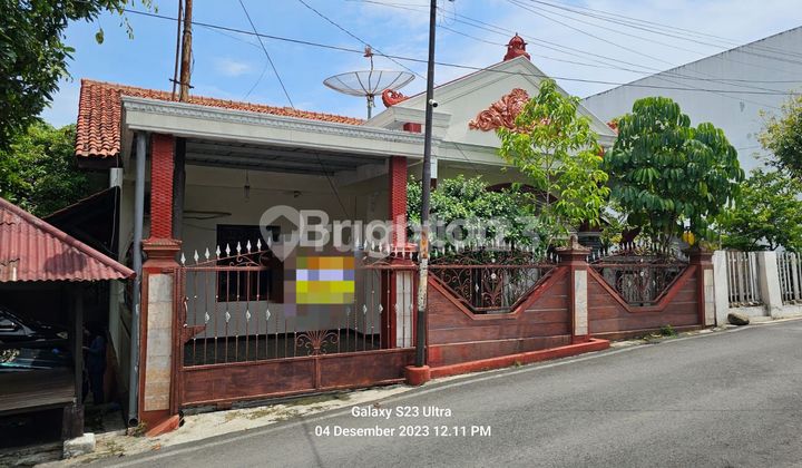 HOUSE READY TO OCCUPY, IN A RESIDENTIAL AREA, LOCATED IN SAMBIROTO - EAST SEMARANG 1