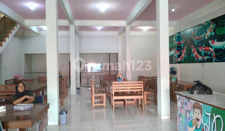 Two-Story Shop House on the Side of Kedungmundu Main Road - Semarang 2