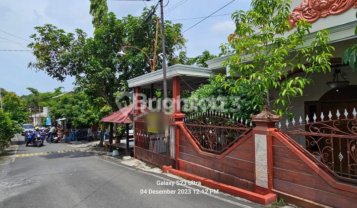 HOUSE READY TO OCCUPY, IN A RESIDENTIAL AREA, LOCATED IN SAMBIROTO - EAST SEMARANG 2