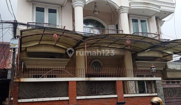 Rumah 3 Lantai Bagus HGB di Tomang, Jakarta Barat 1