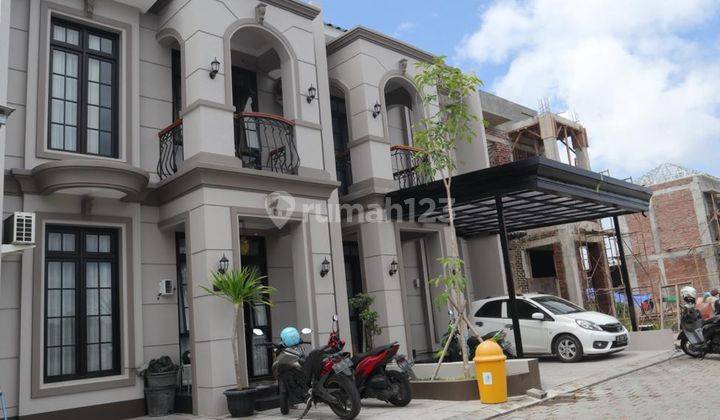 Super Mewah, Rumah Pesan Bangun Di Deket Kota Tepi Jalan 1