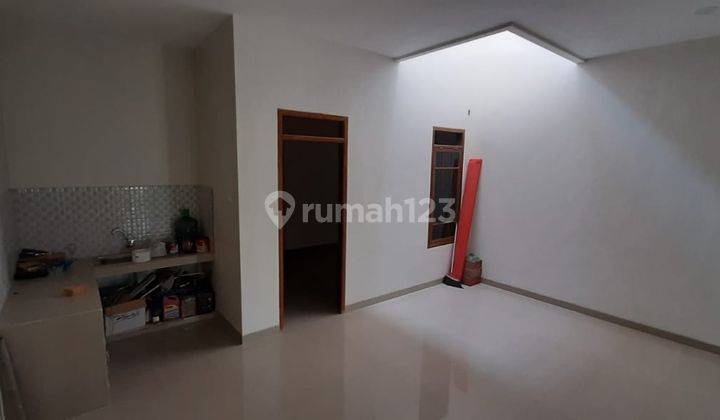 Dijual Murah Rumah 2 Lantai Di Babatan Pratama Wiyung ,terawat,siap Pakai 1