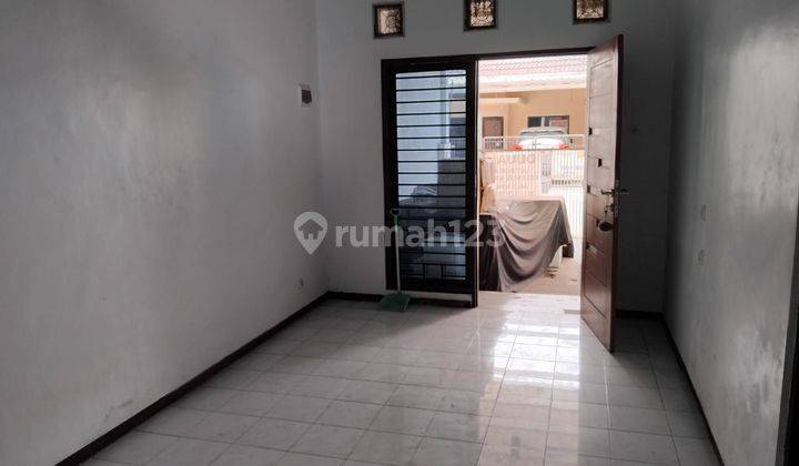 Dijual rumah 1.5 lantai di taman pondok indah wiyung semi minimalis 2