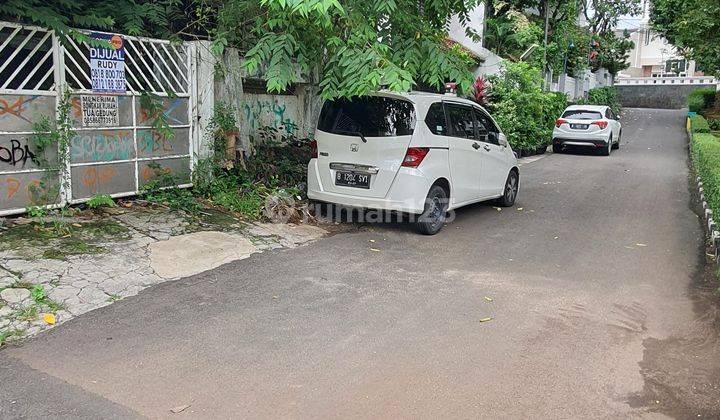 Rumah di Jalan Taman Katalia Utara, Jakarta Barat 2