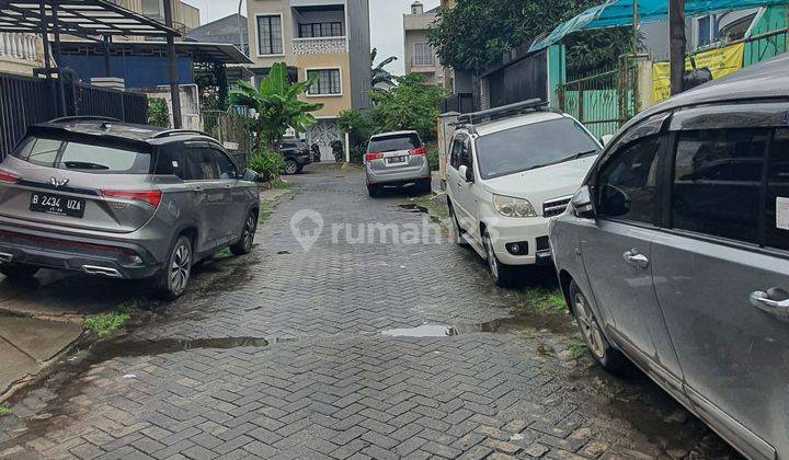 Rumah 2 Lantai di Taman Grisenda Blok D, Jakarta Utara 2