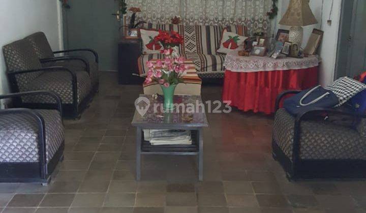 Di jual rumah tua besar 10