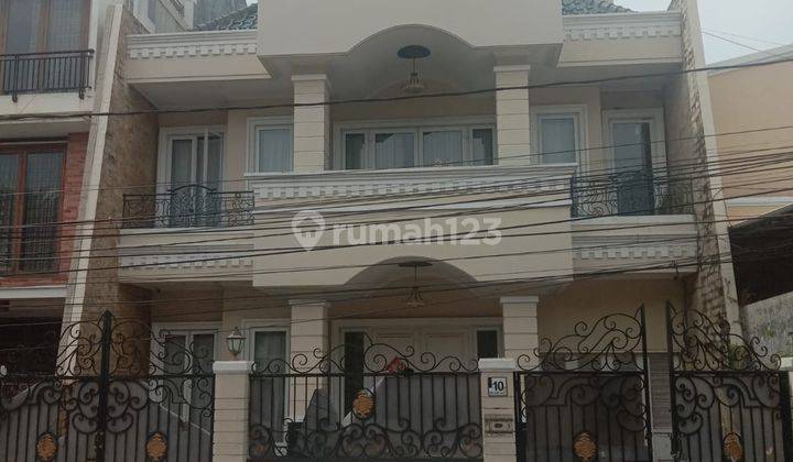 Rumah besar mewah di sewa harga terjangkau  1