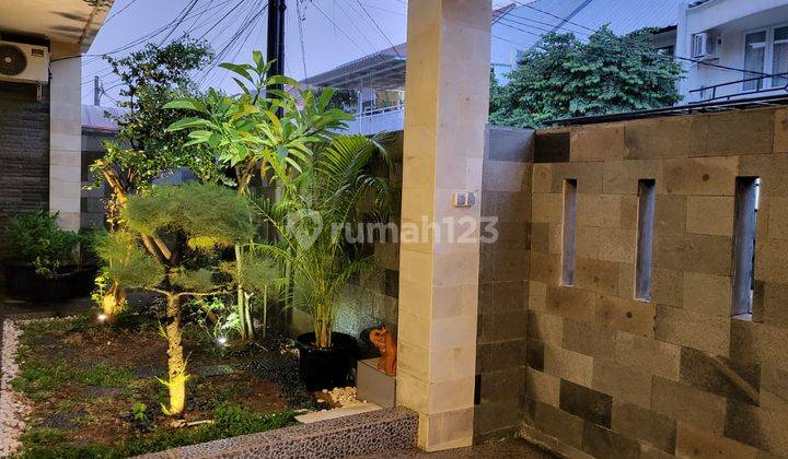 di jual rumah besar mewah terjangkau di Taman Palem di Taman palem.jakarta barat 1