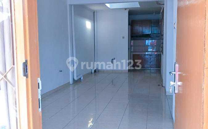 di sewa segera rumah baru di Taman Kedoya baru Residence  5