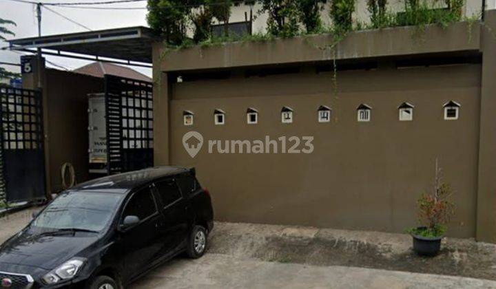 rumah besar terawat rapi di jl.Penyelesaian.Tomang.jakarta barat 1