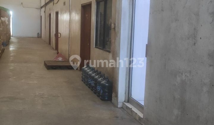 Warehouse in Daan Mogot, West Jakarta. Renovated, Certificate of Ownership (SHM) 684 m2.