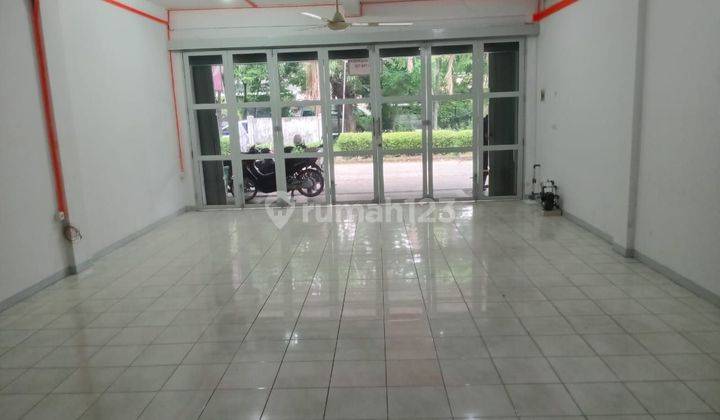 Ruko di  Villa Meruya. Jakarta barat, Sudah Renovasi, 3 Lantai, SHM 1