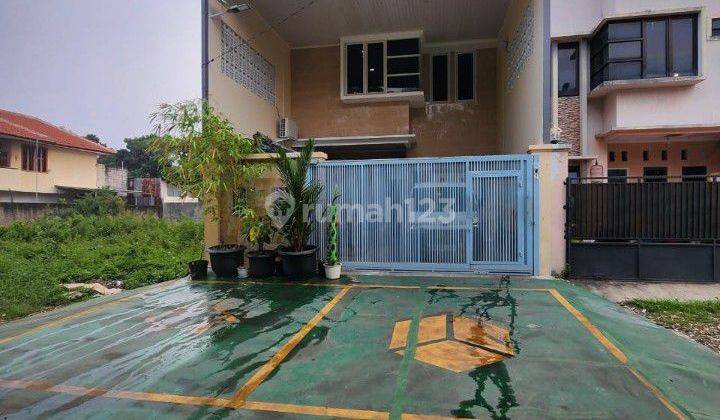 Rumah 3 Lantai Sudah Renovasi, Shm 1